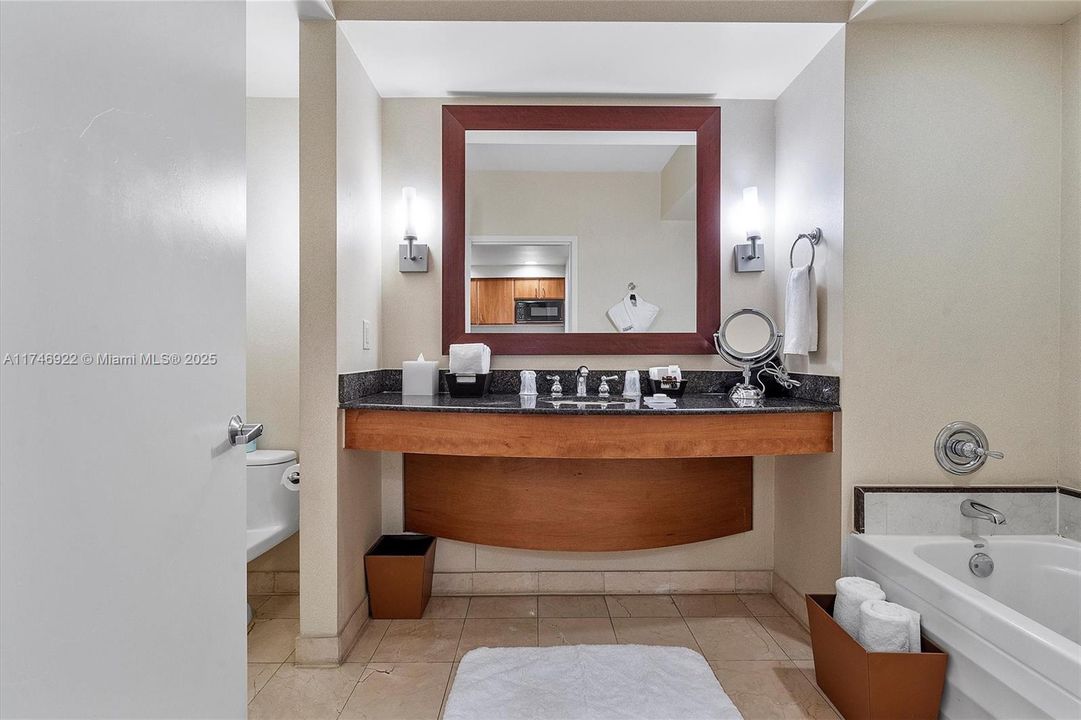 待售: $312,000 (0 贝兹, 1 浴室, 664 平方英尺)