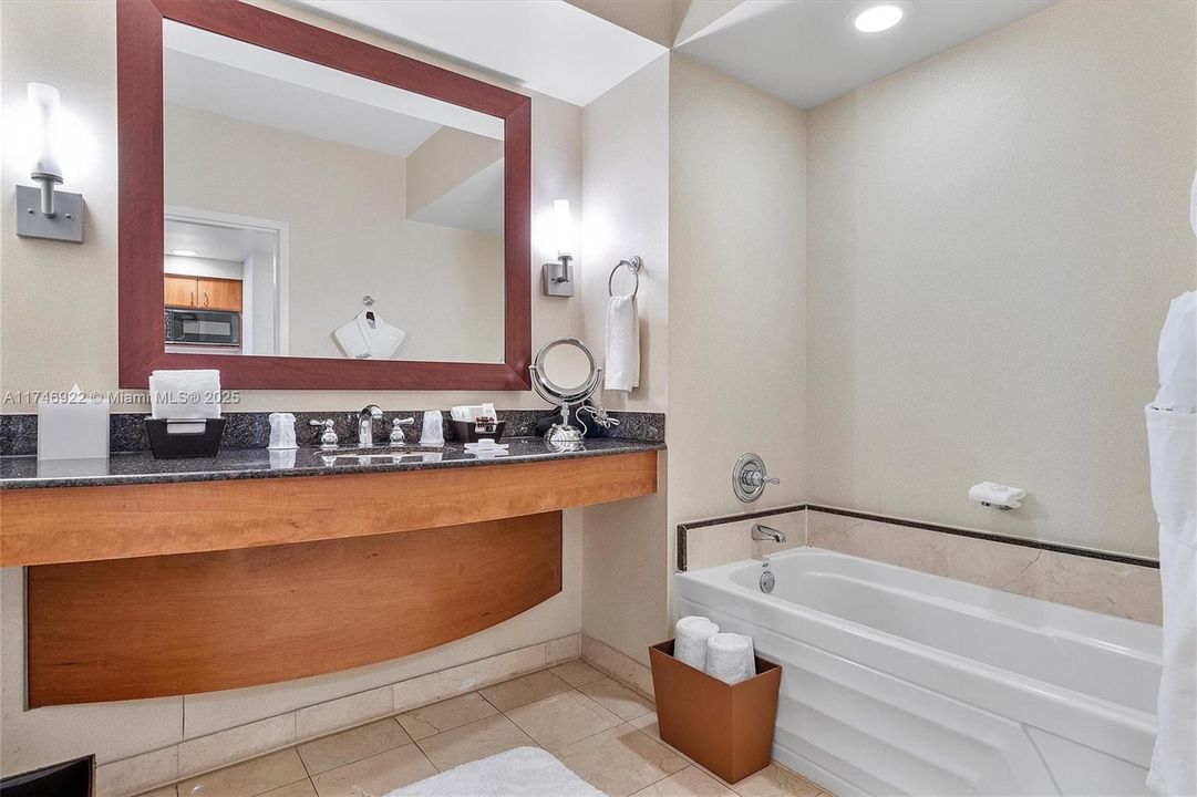 待售: $312,000 (0 贝兹, 1 浴室, 664 平方英尺)