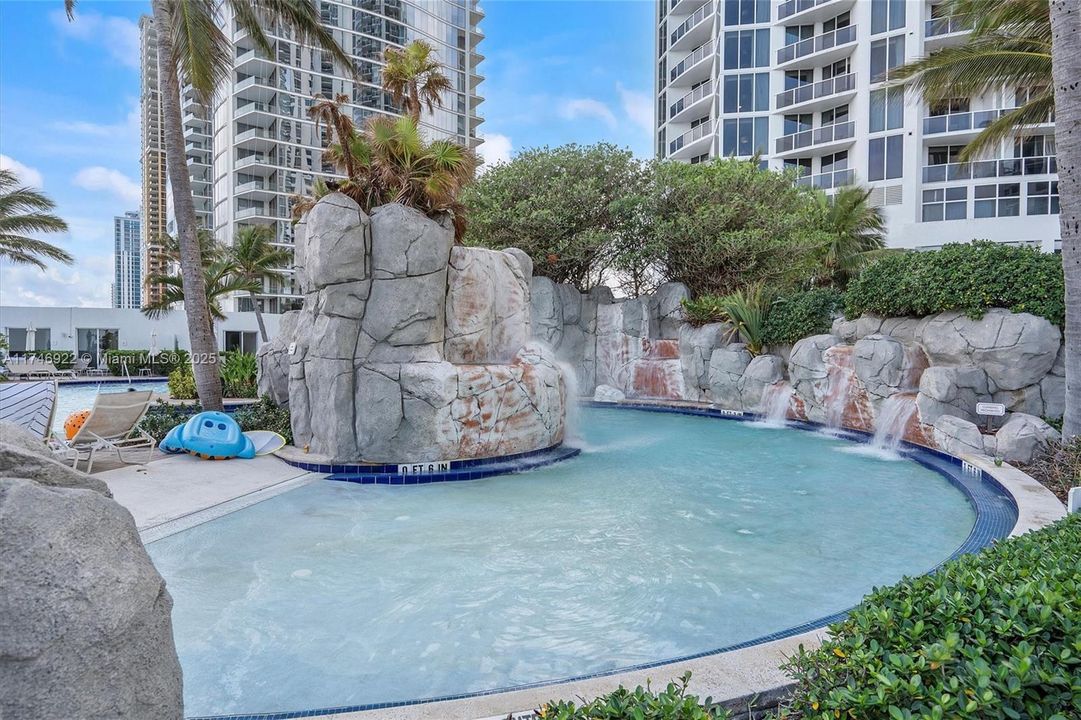 待售: $312,000 (0 贝兹, 1 浴室, 664 平方英尺)