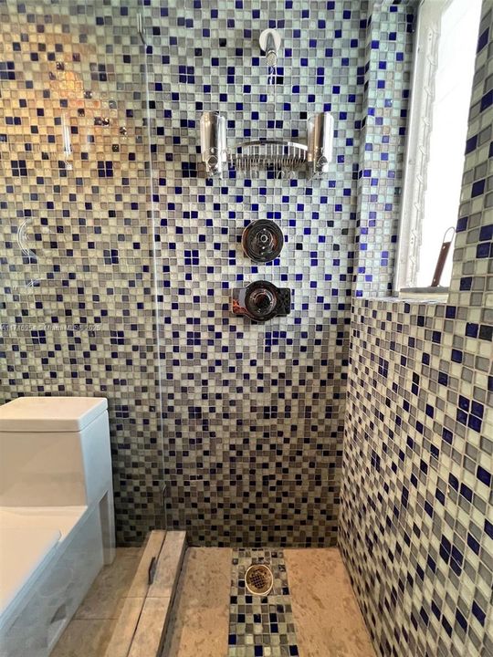 待售: $345,000 (1 贝兹, 1 浴室, 770 平方英尺)