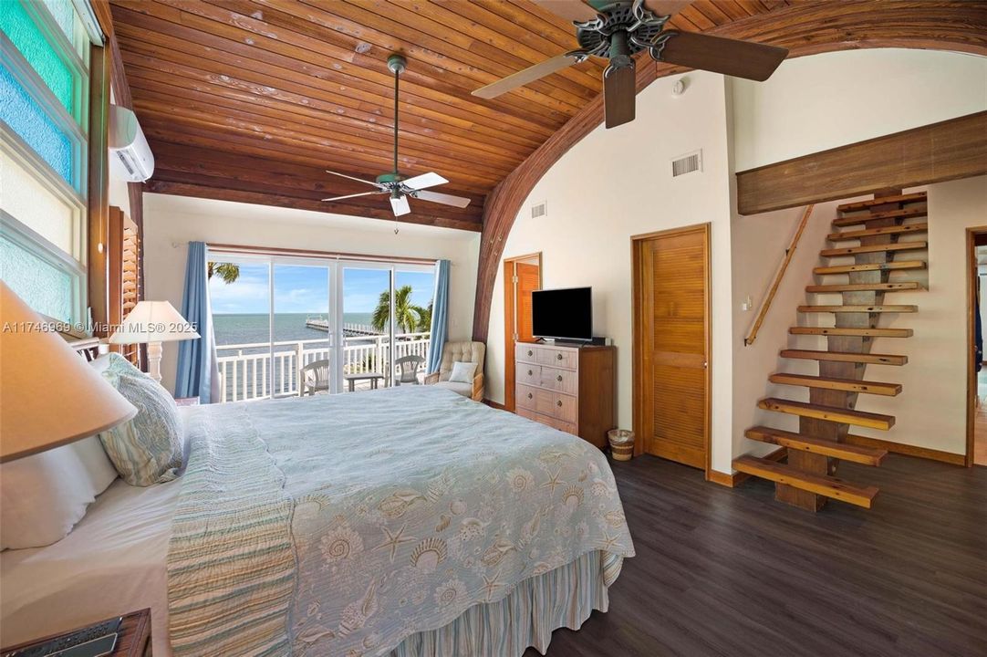 Недавно продано: $3,500,000 (7 спален, 4 ванн, 4531 Квадратных фут)