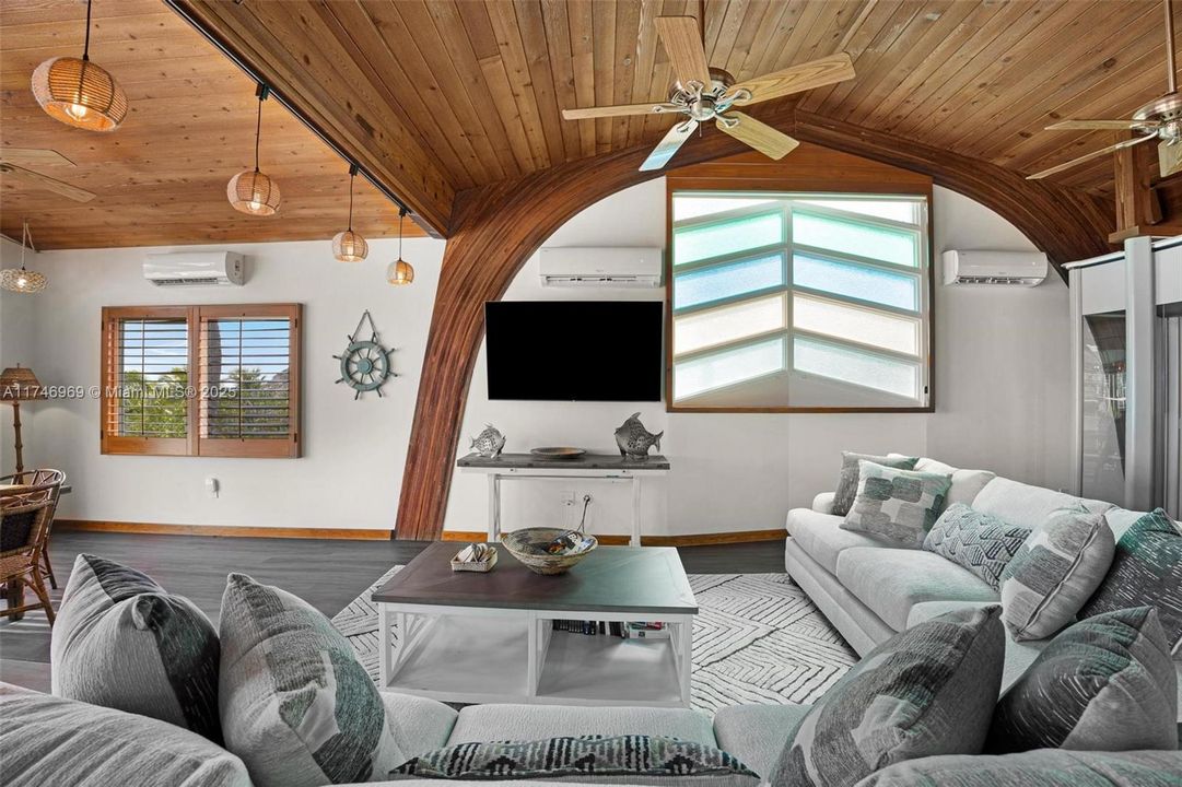 Недавно продано: $3,500,000 (7 спален, 4 ванн, 4531 Квадратных фут)