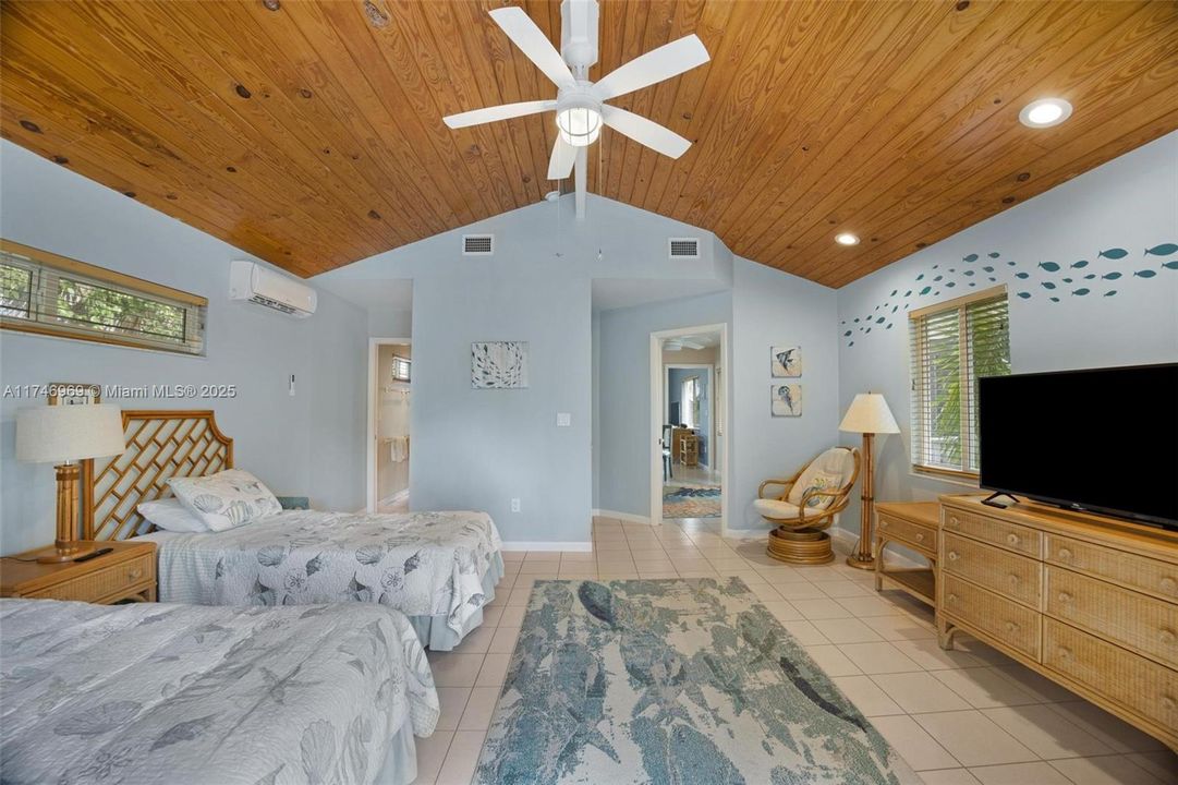 Недавно продано: $3,500,000 (7 спален, 4 ванн, 4531 Квадратных фут)