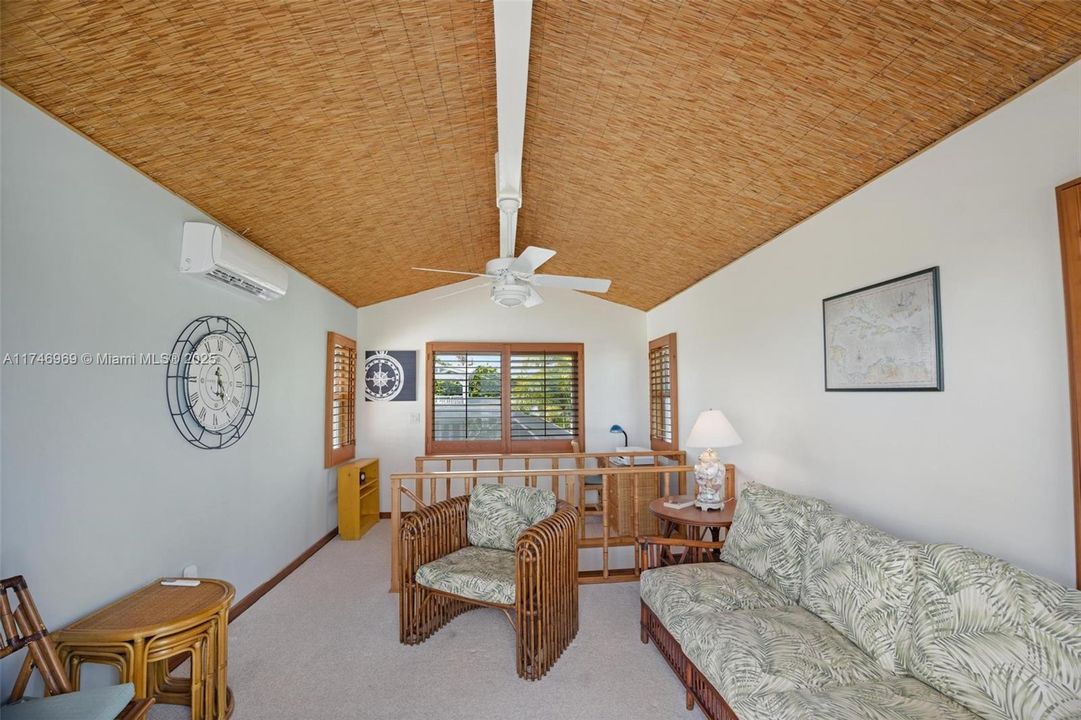 Недавно продано: $3,500,000 (7 спален, 4 ванн, 4531 Квадратных фут)