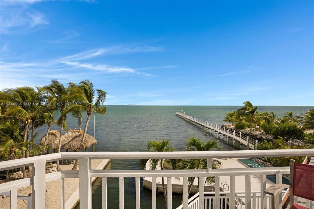 Недавно продано: $3,500,000 (7 спален, 4 ванн, 4531 Квадратных фут)