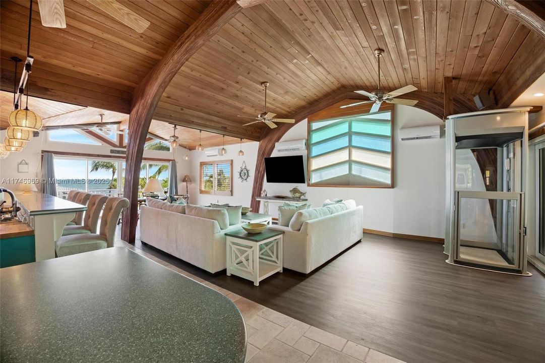 Недавно продано: $3,500,000 (7 спален, 4 ванн, 4531 Квадратных фут)