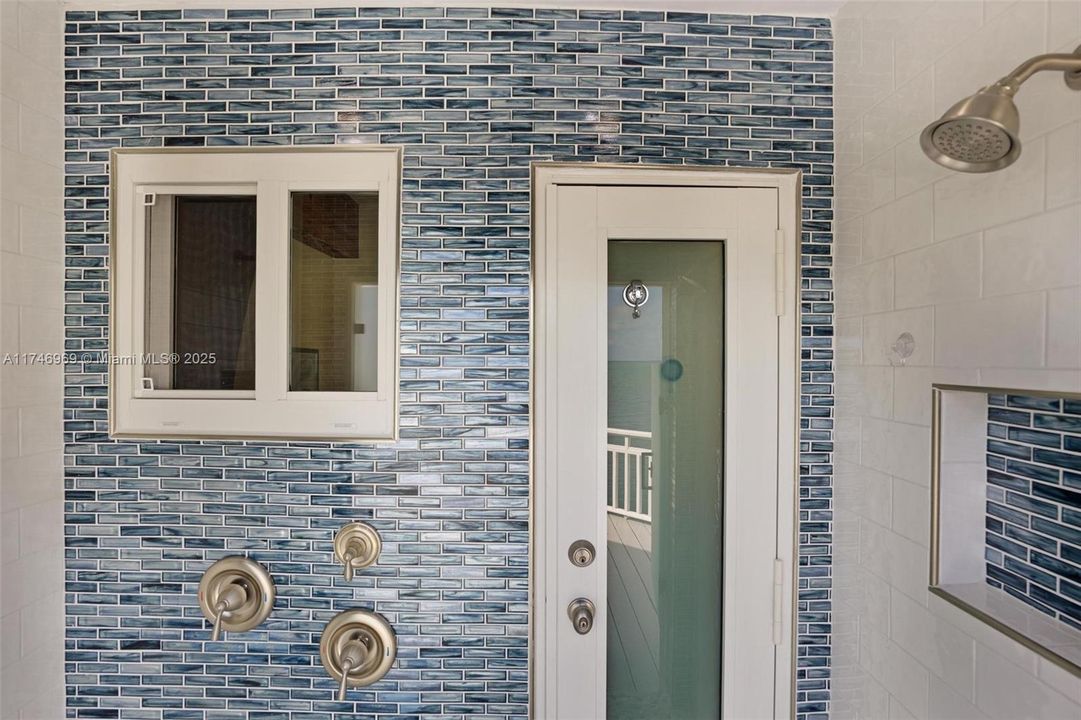 Недавно продано: $3,500,000 (7 спален, 4 ванн, 4531 Квадратных фут)