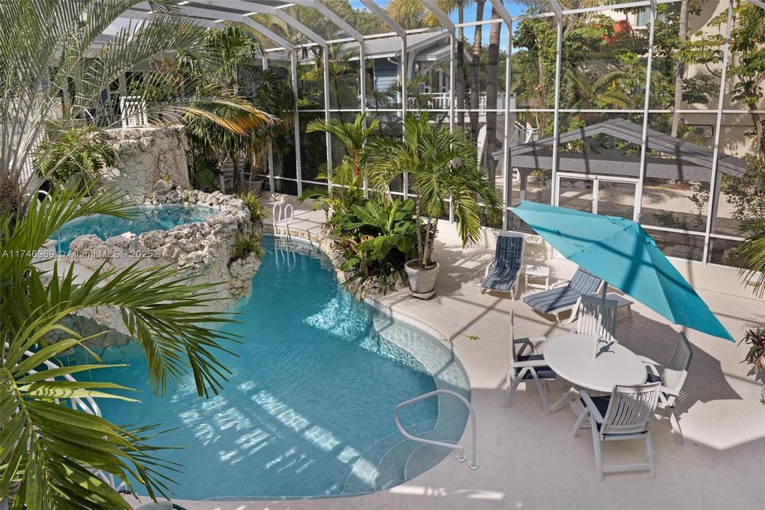 Недавно продано: $3,500,000 (7 спален, 4 ванн, 4531 Квадратных фут)