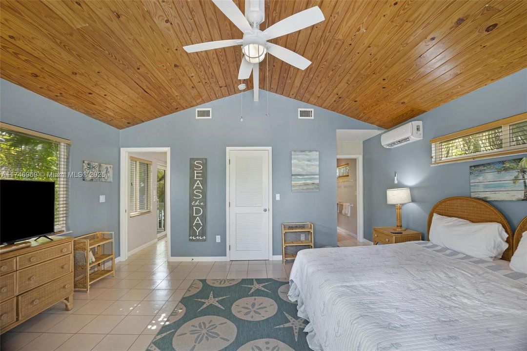 Недавно продано: $3,500,000 (7 спален, 4 ванн, 4531 Квадратных фут)