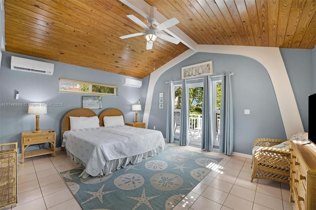 Недавно продано: $3,500,000 (7 спален, 4 ванн, 4531 Квадратных фут)