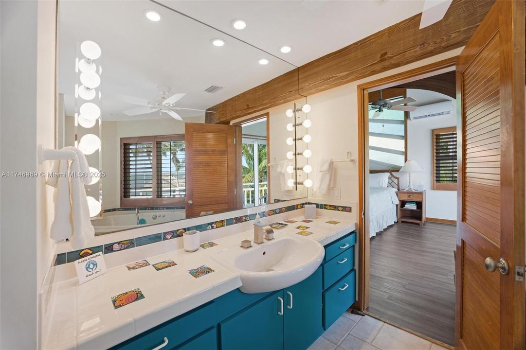 Недавно продано: $3,500,000 (7 спален, 4 ванн, 4531 Квадратных фут)