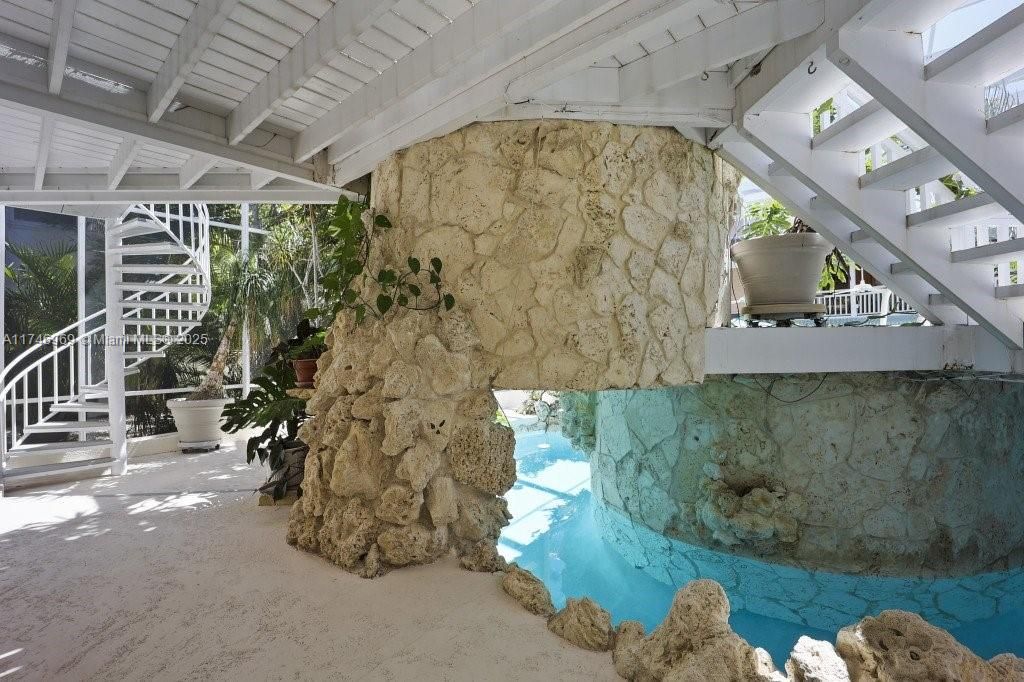 Недавно продано: $3,500,000 (7 спален, 4 ванн, 4531 Квадратных фут)