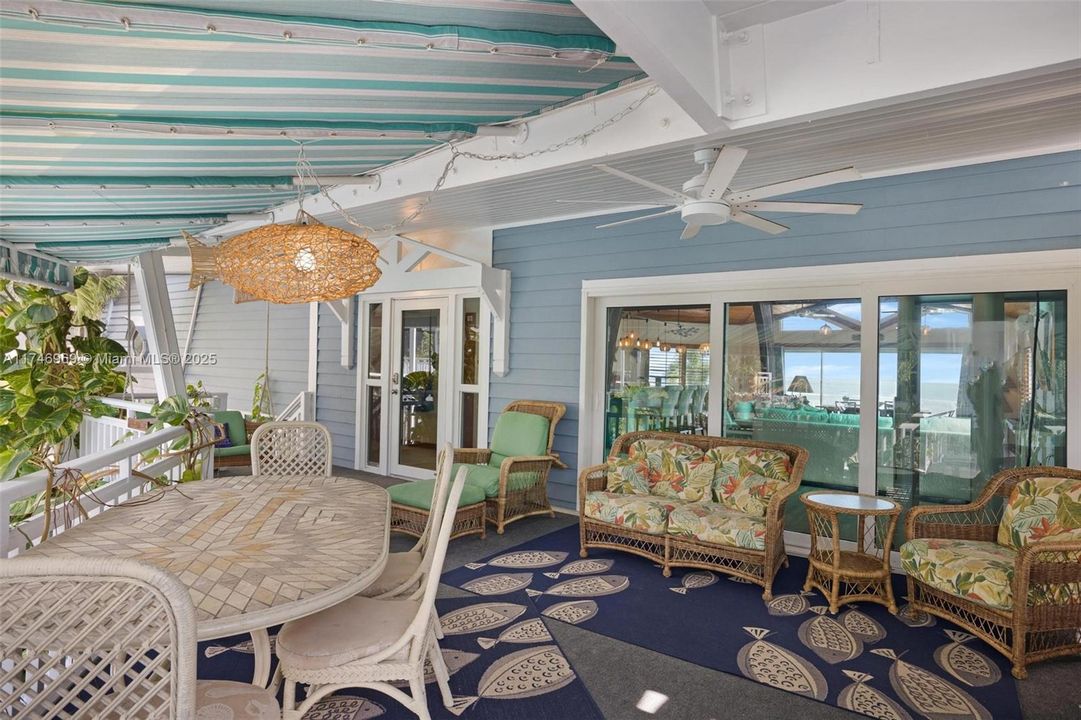 Недавно продано: $3,500,000 (7 спален, 4 ванн, 4531 Квадратных фут)