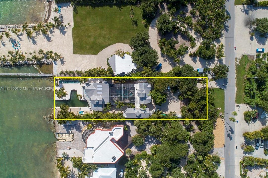 Недавно продано: $3,500,000 (7 спален, 4 ванн, 4531 Квадратных фут)