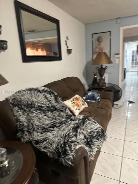 Recently Sold: $525,000 (4 beds, 2 baths, 1650 Square Feet)