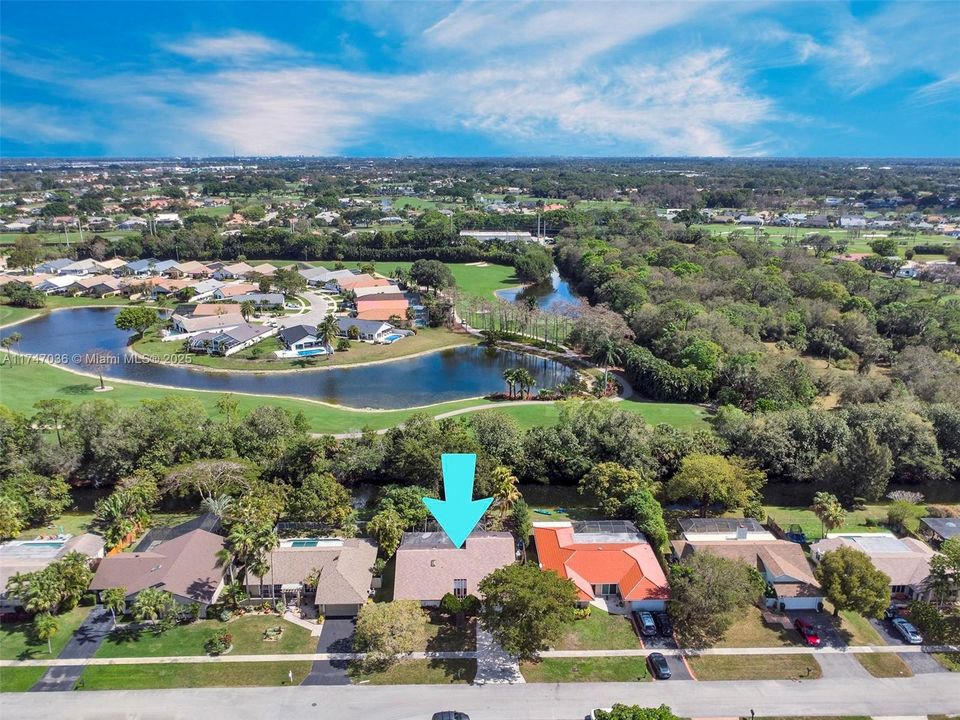 Недавно продано: $580,000 (4 спален, 2 ванн, 2279 Квадратных фут)