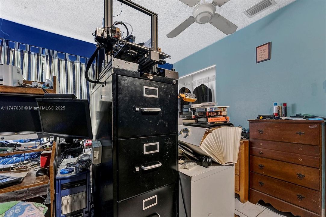 Недавно продано: $580,000 (4 спален, 2 ванн, 2279 Квадратных фут)