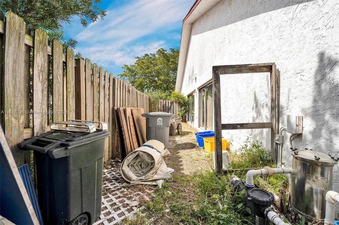 Недавно продано: $580,000 (4 спален, 2 ванн, 2279 Квадратных фут)