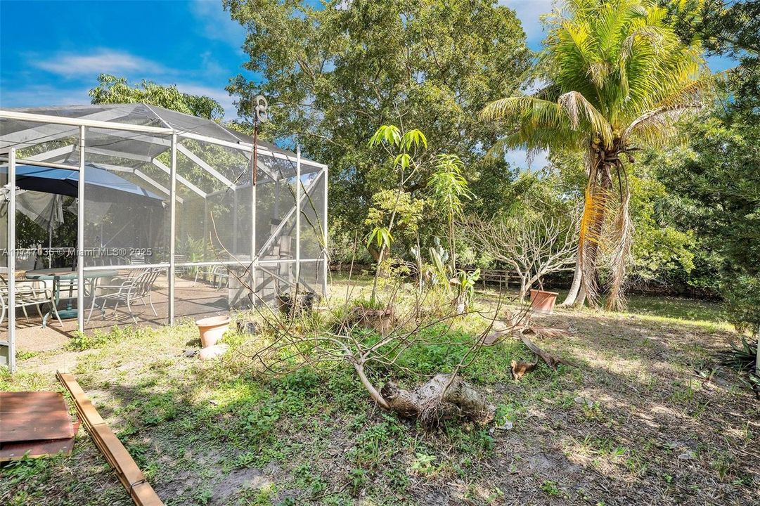 Недавно продано: $580,000 (4 спален, 2 ванн, 2279 Квадратных фут)