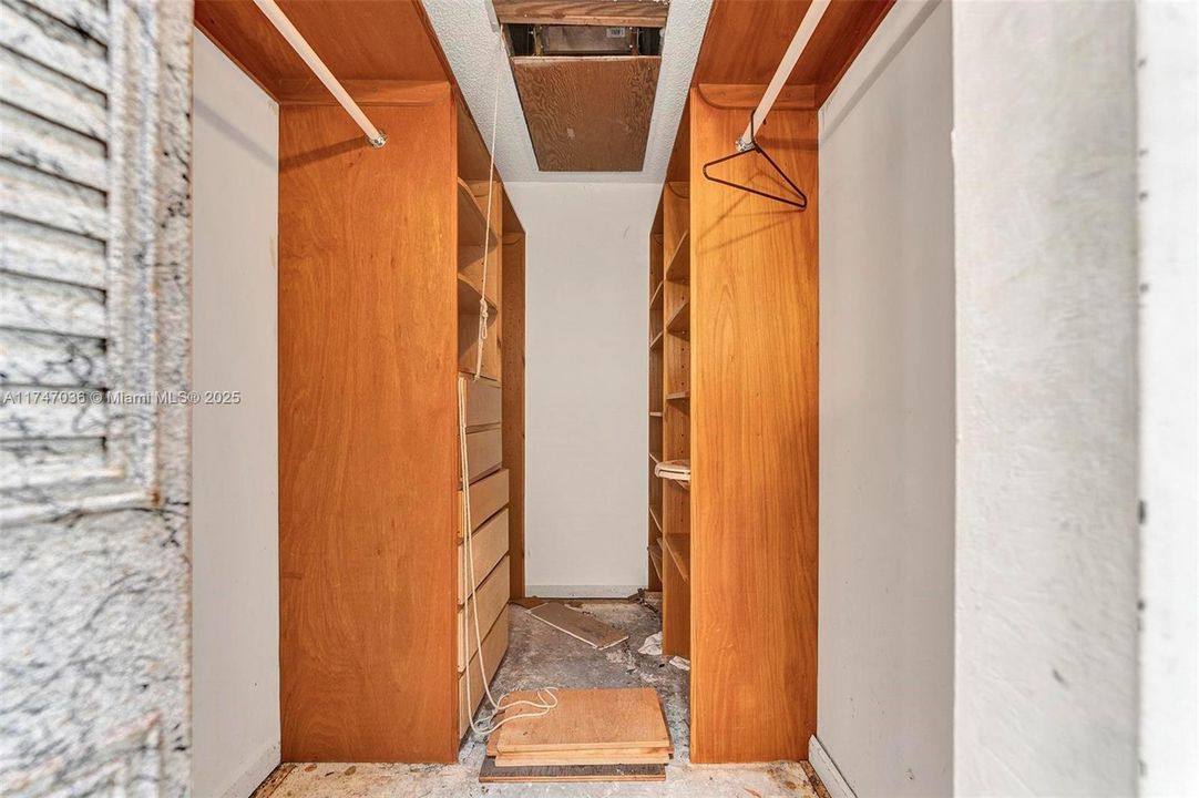 Недавно продано: $580,000 (4 спален, 2 ванн, 2279 Квадратных фут)