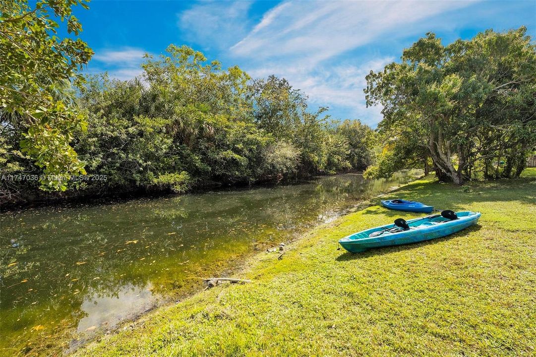 Недавно продано: $580,000 (4 спален, 2 ванн, 2279 Квадратных фут)