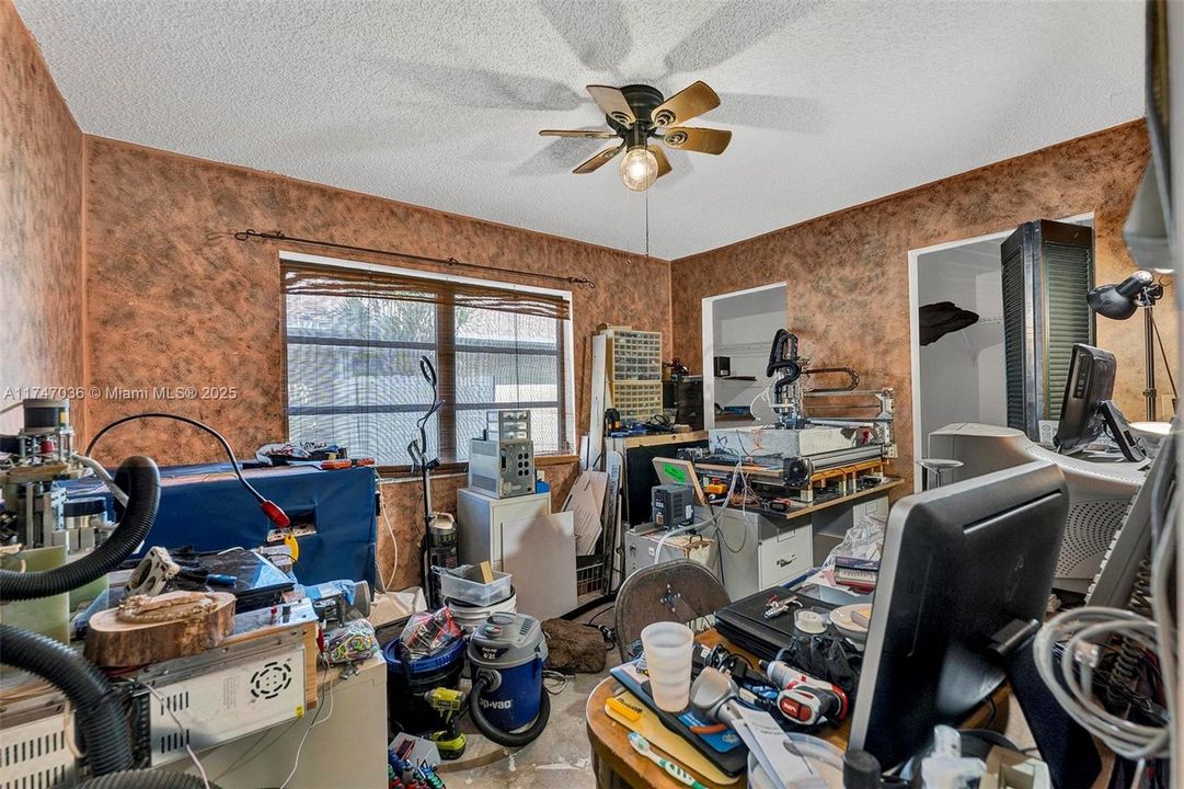 Недавно продано: $580,000 (4 спален, 2 ванн, 2279 Квадратных фут)