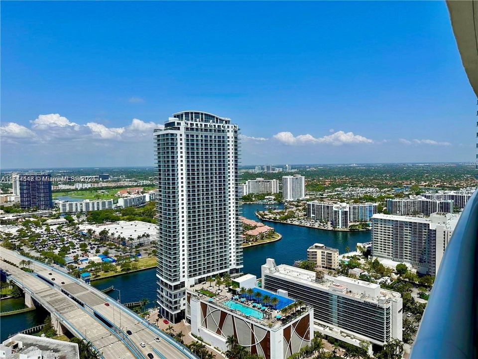 На продажу: $1,020,000 (3 спален, 3 ванн, 1571 Квадратных фут)