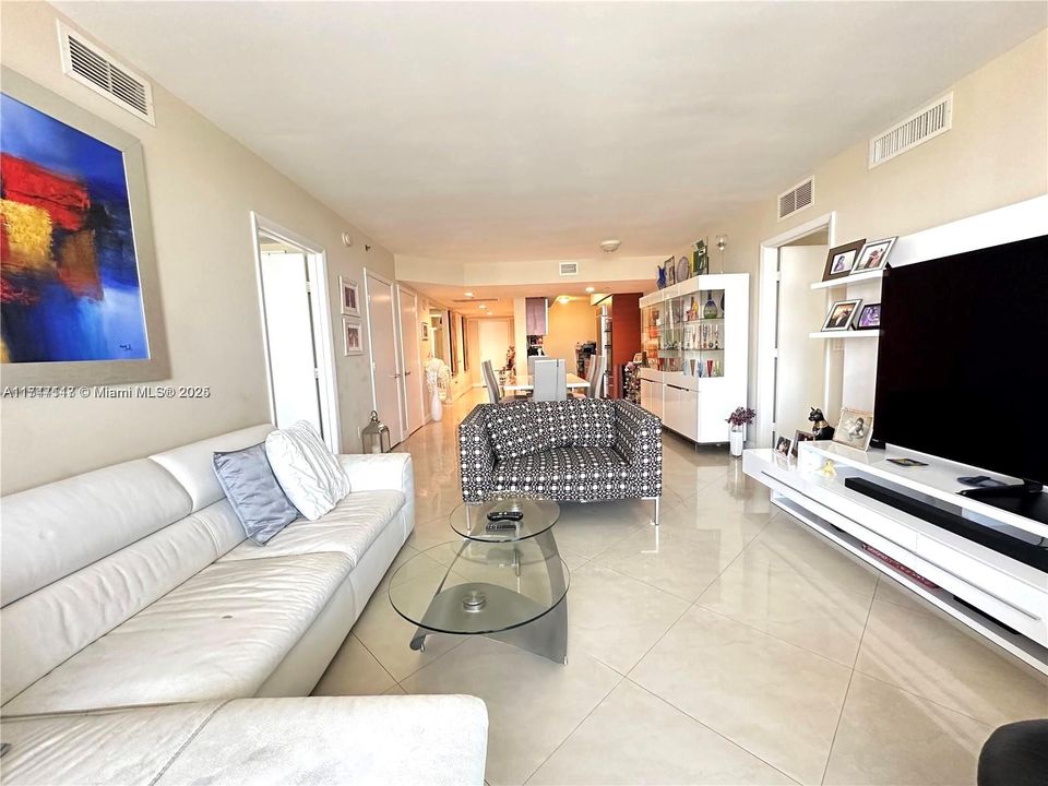 На продажу: $1,020,000 (3 спален, 3 ванн, 1571 Квадратных фут)