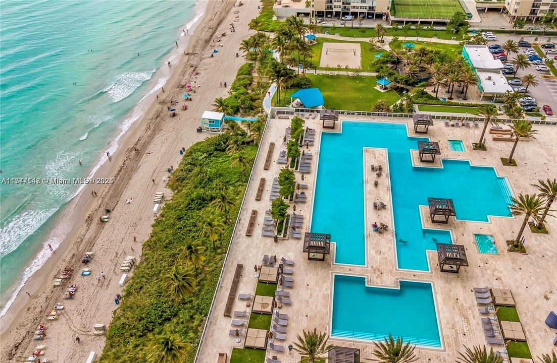 На продажу: $1,020,000 (3 спален, 3 ванн, 1571 Квадратных фут)