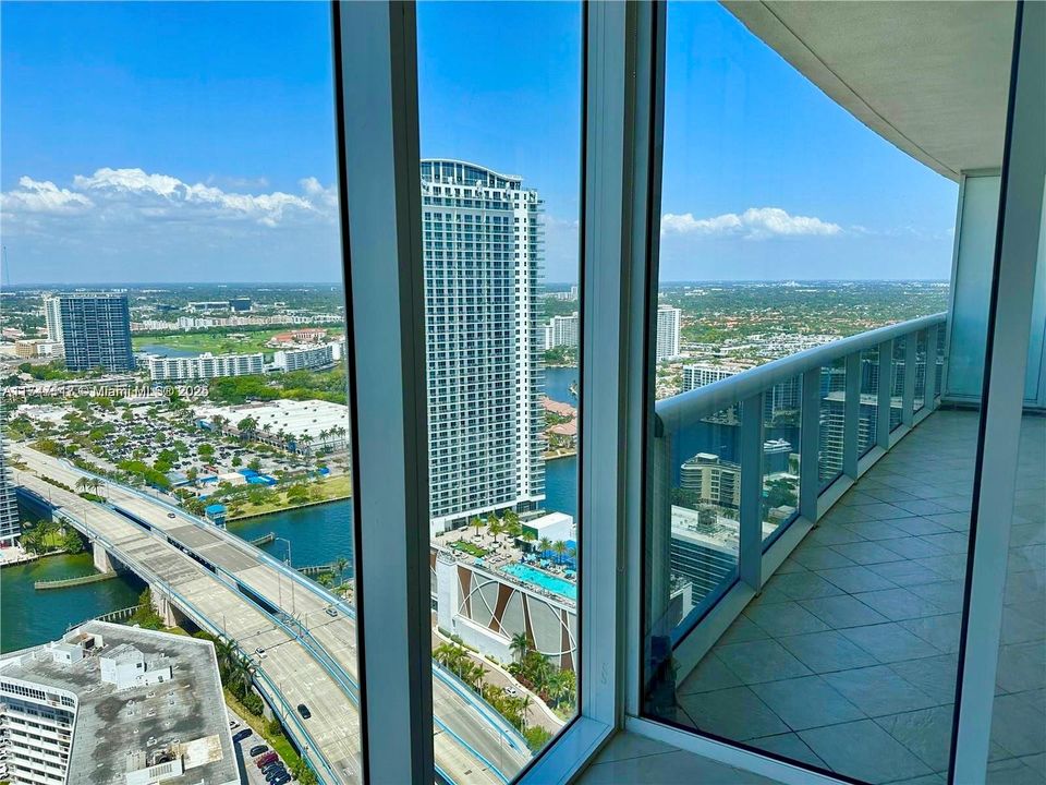 На продажу: $1,020,000 (3 спален, 3 ванн, 1571 Квадратных фут)