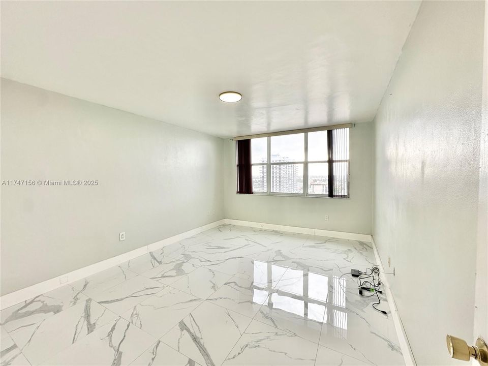 Recently Rented: $2,100 (1 beds, 1 baths, 940 Square Feet)