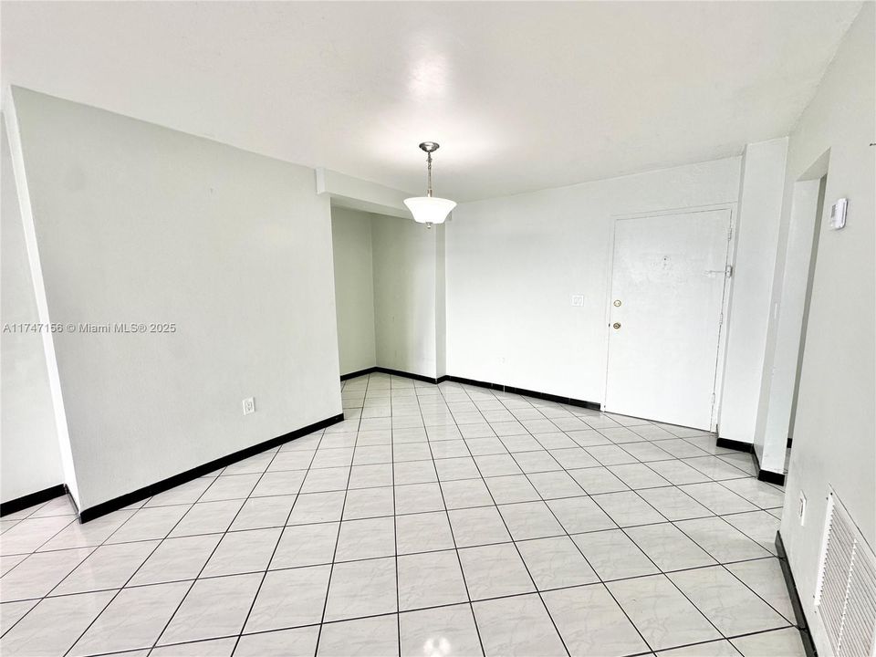 Recently Rented: $2,100 (1 beds, 1 baths, 940 Square Feet)