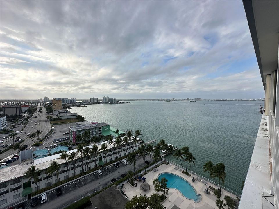 Recently Rented: $2,100 (1 beds, 1 baths, 940 Square Feet)