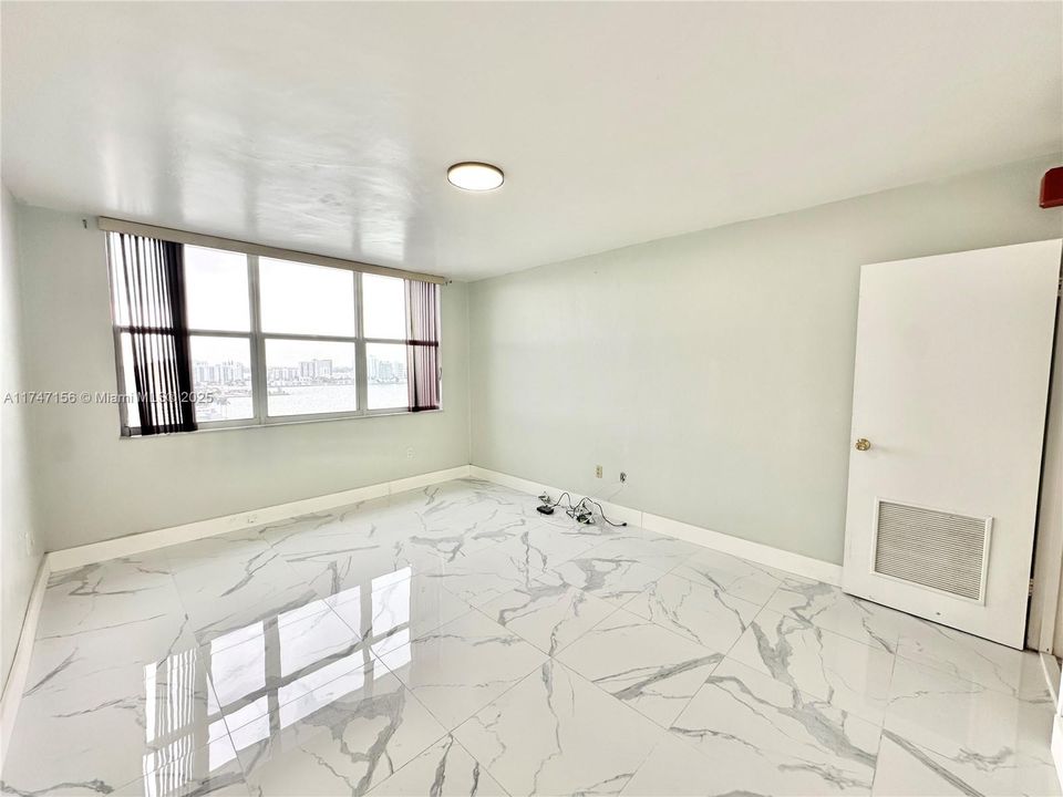 Recently Rented: $2,100 (1 beds, 1 baths, 940 Square Feet)