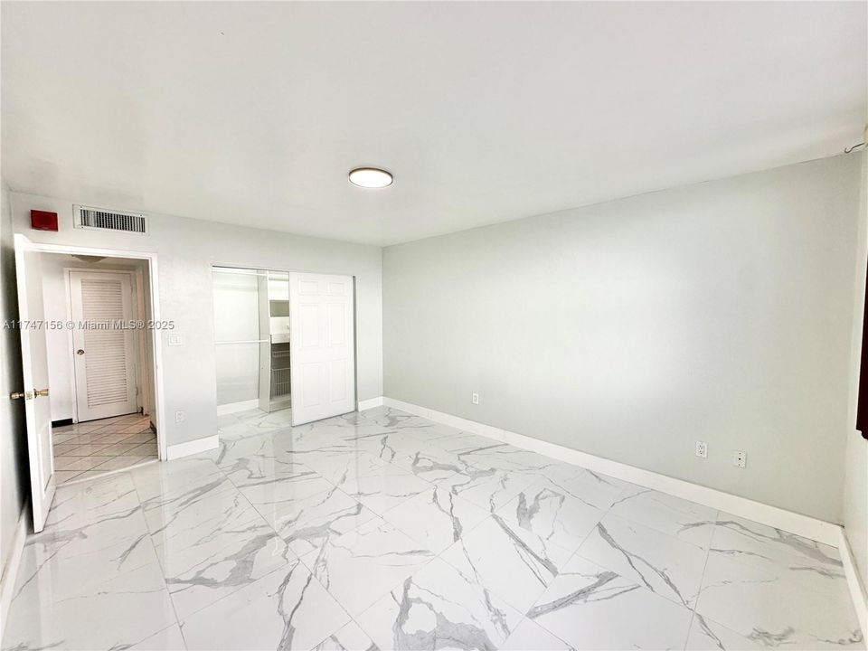 Recently Rented: $2,100 (1 beds, 1 baths, 940 Square Feet)