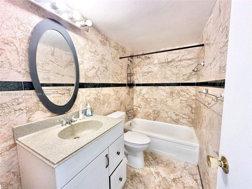 Recently Rented: $2,100 (1 beds, 1 baths, 940 Square Feet)