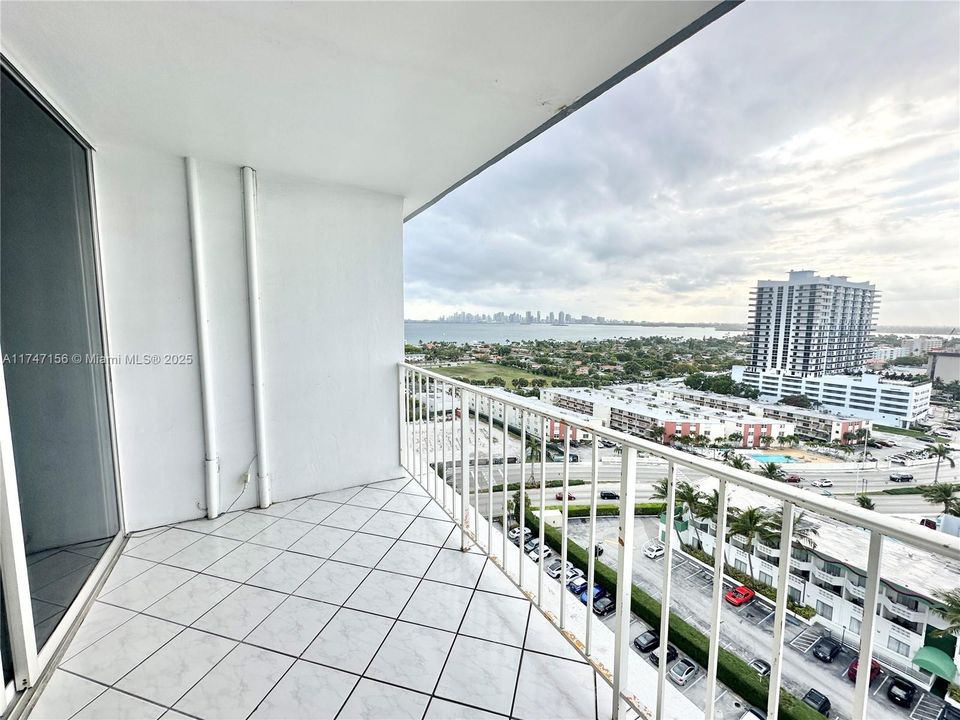 Recently Rented: $2,100 (1 beds, 1 baths, 940 Square Feet)