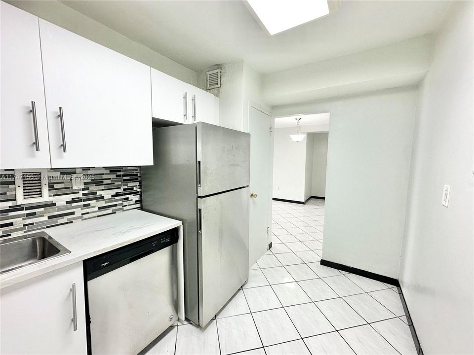 Recently Rented: $2,100 (1 beds, 1 baths, 940 Square Feet)