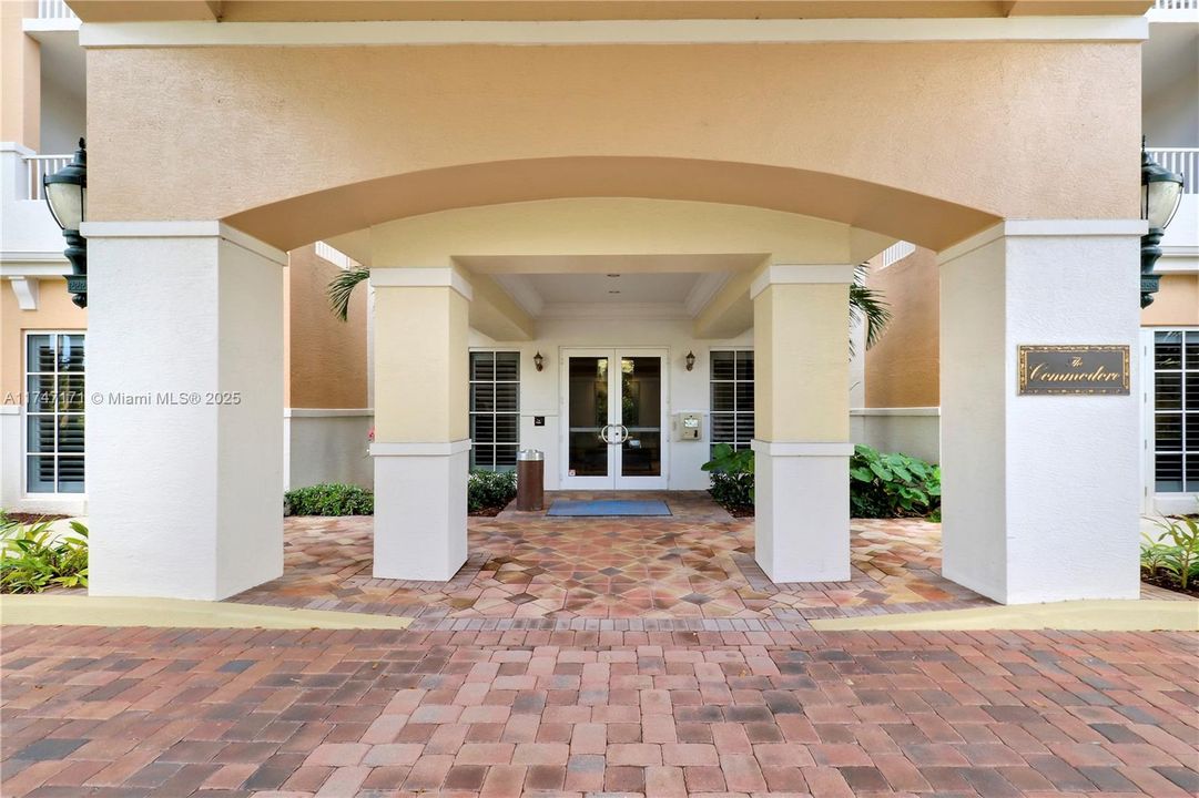 Recently Sold: $2,450,000 (3 beds, 3 baths, 2419 Square Feet)