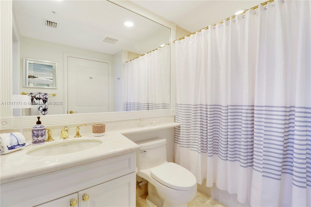 Recently Sold: $2,450,000 (3 beds, 3 baths, 2419 Square Feet)