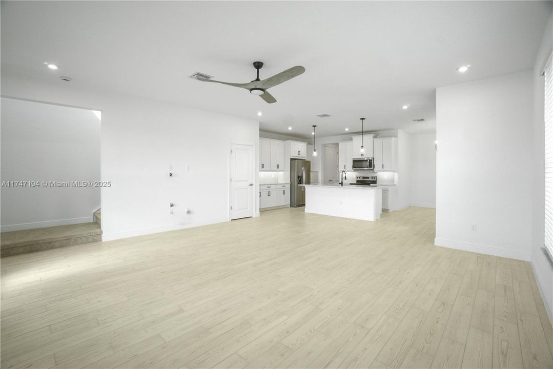 Recently Rented: $3,100 (3 beds, 2 baths, 2049 Square Feet)