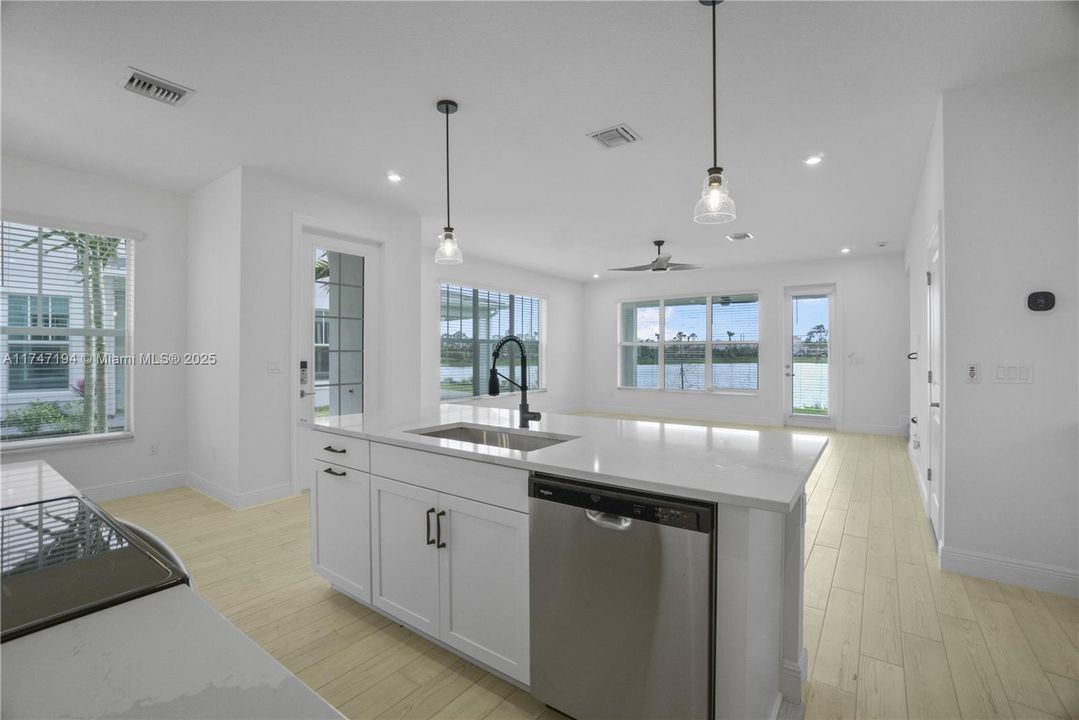 Recently Rented: $3,100 (3 beds, 2 baths, 2049 Square Feet)