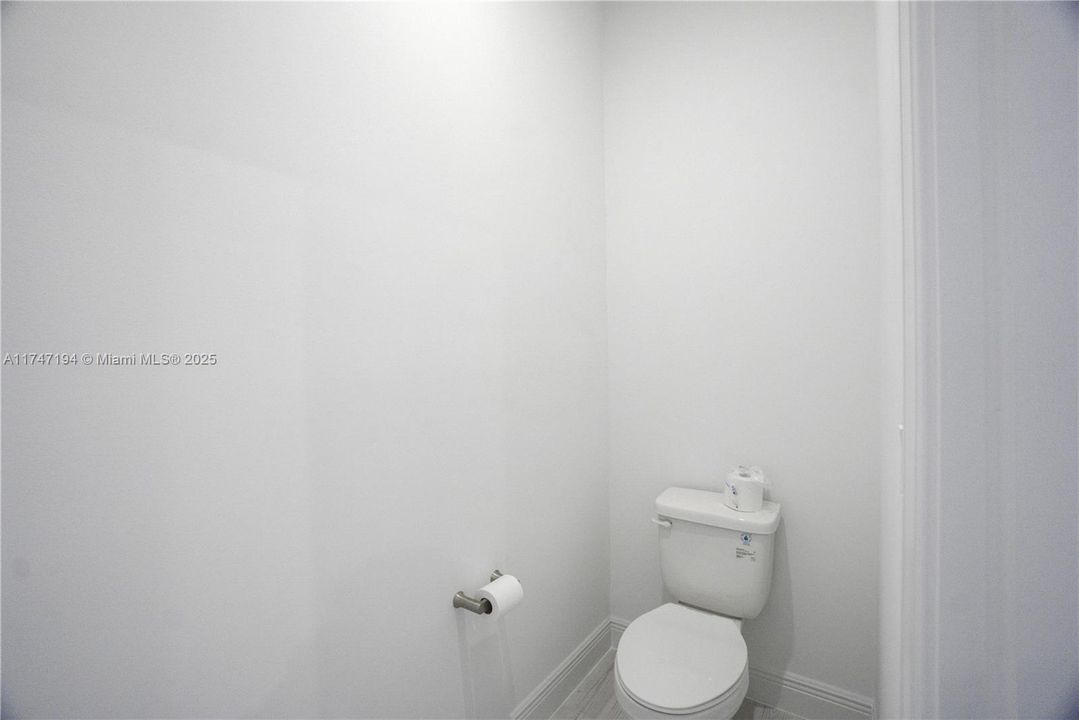 Recently Rented: $3,100 (3 beds, 2 baths, 2049 Square Feet)