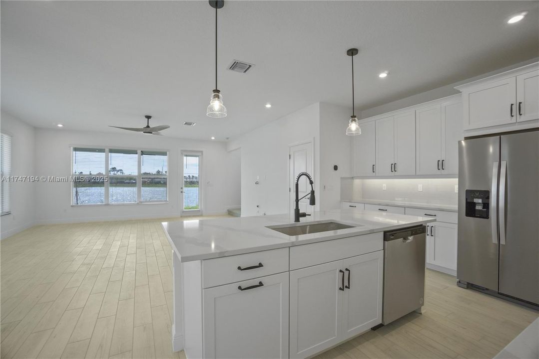 Recently Rented: $3,100 (3 beds, 2 baths, 2049 Square Feet)