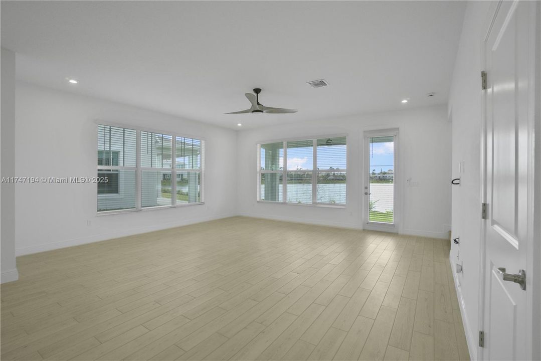 Recently Rented: $3,100 (3 beds, 2 baths, 2049 Square Feet)