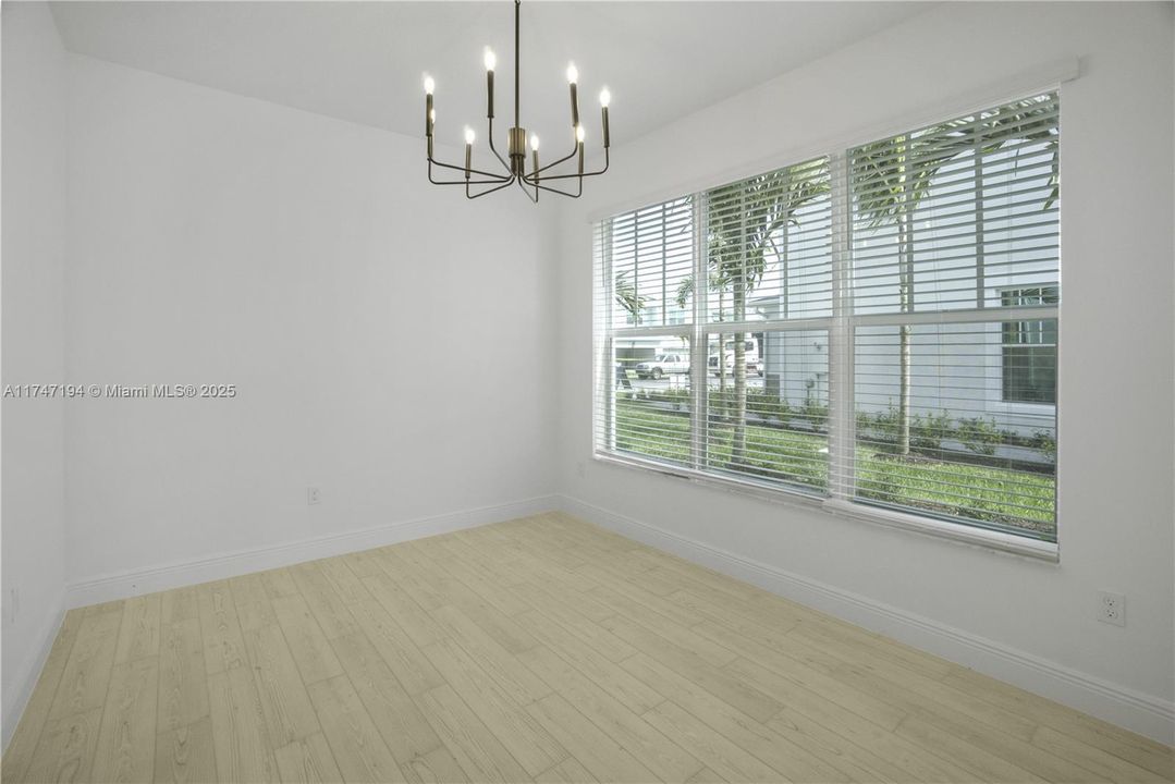 Recently Rented: $3,100 (3 beds, 2 baths, 2049 Square Feet)