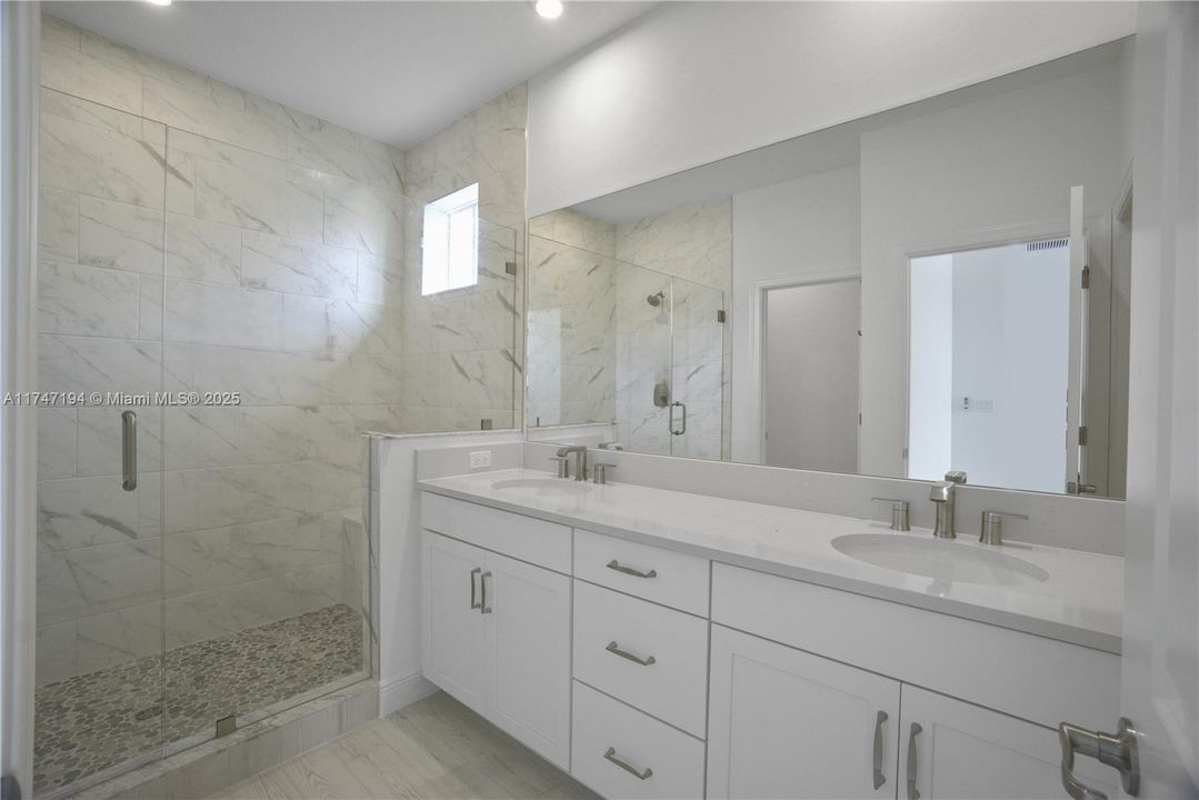 Recently Rented: $3,100 (3 beds, 2 baths, 2049 Square Feet)