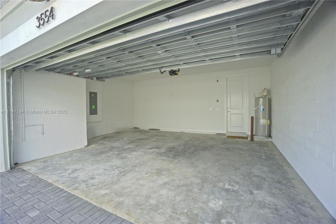 Recently Rented: $3,100 (3 beds, 2 baths, 2049 Square Feet)