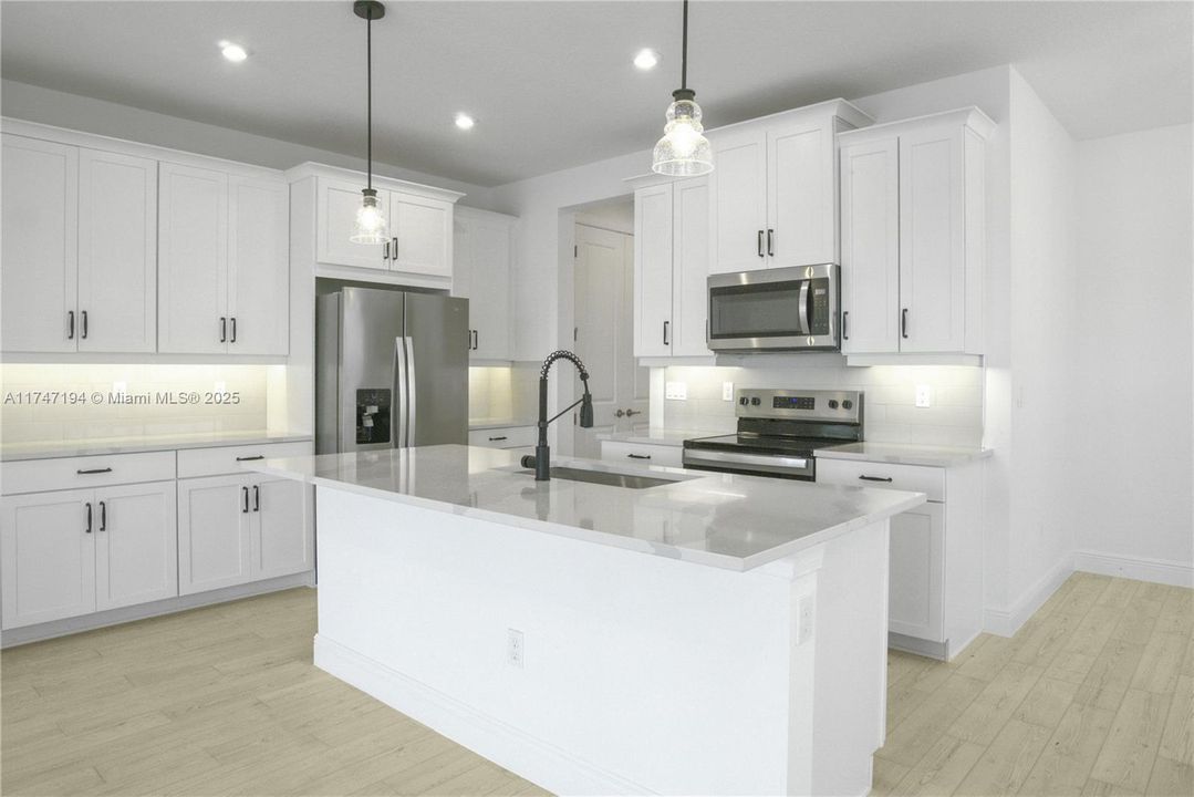 Recently Rented: $3,100 (3 beds, 2 baths, 2049 Square Feet)