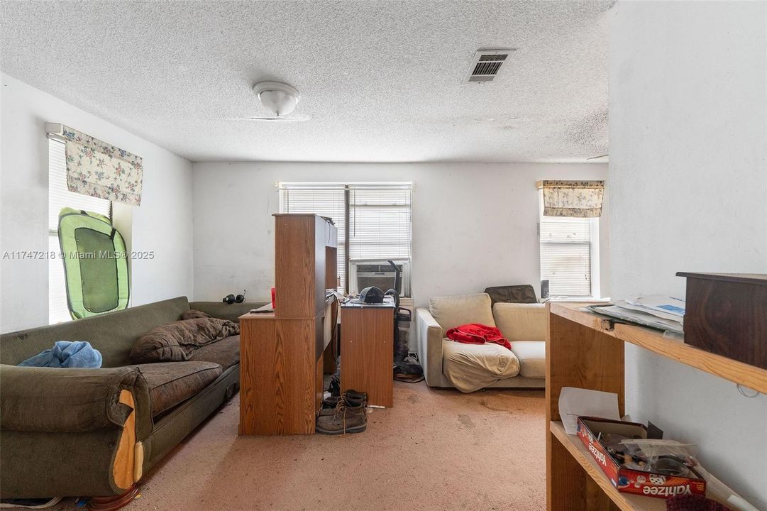 Recently Sold: $125,000 (2 beds, 1 baths, 1134 Square Feet)